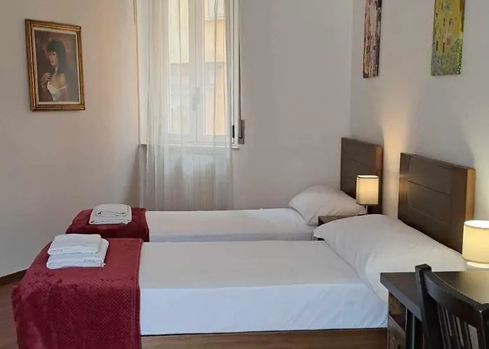 Trinita\' Maggiore Home/ Historic Center